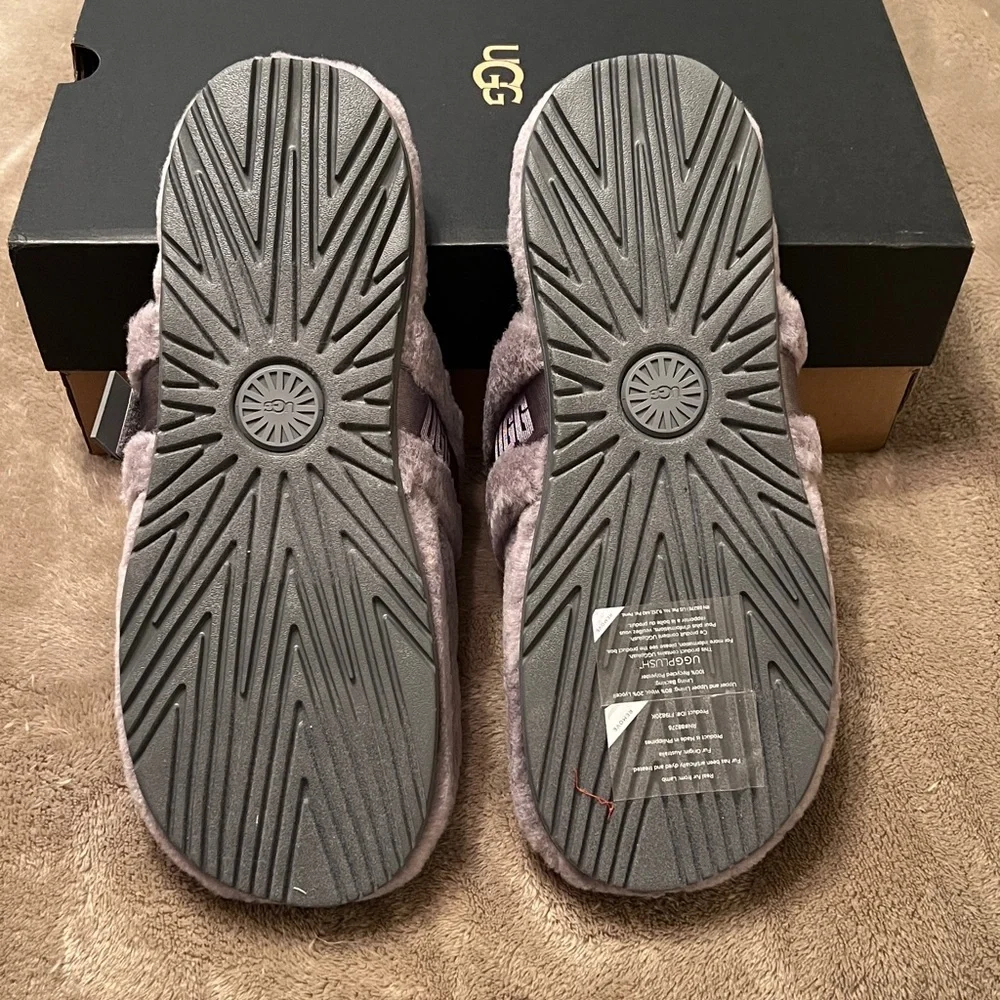 New Mens size 12 UGG SLIDES.